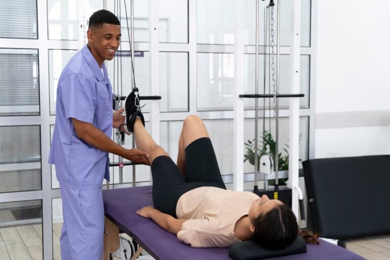 Post-surgical leg rehabilitation with a physiotherapist